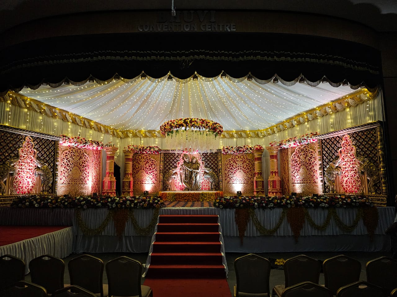Stage / decor
